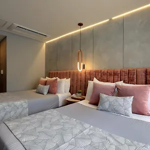  Hotel Glow